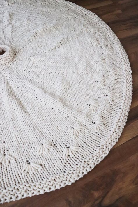 SNOWBELL HOLIDAY TREE SKIRT - FREE PATTERN — Knitatude Christmas Tree Skirt Crochet Pattern, Crochet Tree Skirt, Felt Tree Skirt, Knit Skirt Pattern, Christmas Tree Skirts Patterns, Christmas Knitting Patterns Free, Holiday Tree Skirts, Skirt Pattern Free, Tree Skirt Pattern