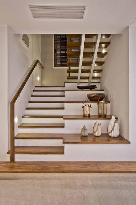 Stair Design Architecture, درج السلم, Staircase Interior Design, Staircase Design Modern, Aesthetic Interior Design, Stairs Design Interior, Staircase Ideas, Staircase Makeover, Indian Home Design