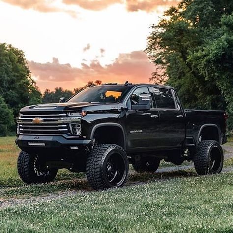 Chevy High Country 2500 Lifted, Black Chevy Silverado Lifted, Lifted Chevy Trucks Silverado 2500, Big Chevy Trucks, Modified Trucks, Silverado Z71, Jacked Up Chevy, Jacked Up Truck, Country Trucks