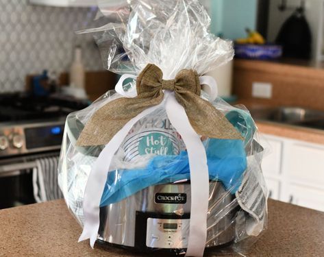 Crockpot Gift Basket Ideas: Easy DIY Gifts For Slow Cooker Fans Crockpot Baskets Gift Ideas, Mini Crockpot Gift Ideas, Mini Crockpot Gift Basket Ideas, Crock Pot Gift Basket Ideas, Crockpot Gift Basket, How To Make Gift Baskets, Crockpot Gift Basket Ideas, Crockpot Gifts, Crockpot Christmas