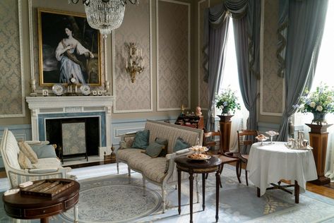 Regency Interior, Drapery Treatments, Regency Decor, Glamour Uk, Casa Vintage, Regency Era, Design Del Prodotto, A Living Room, Interior Trend