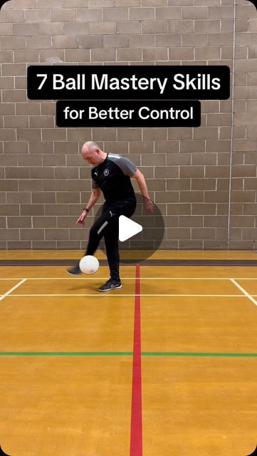 Basic Soccer Drills, Skill Football, How To Get Better Ball Control Soccer, Soccer Ball Control Drills, Futsal Training Drills, Soccer Workout, Football Skill, Soccer Trainer, Vivaldi Winter