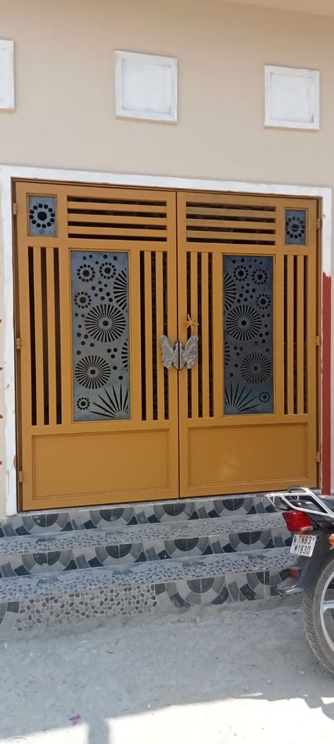 Grill Door Design Front Entry Indian, Iron Grill Door Design, Safety Grill Door Design, Grill Door Design Front Entry, Door Design Front Entry, Indian Gate, Latest Gate Design, Security Door Design, Modern Window Grill