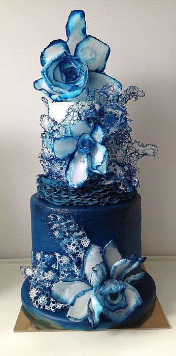 Denim - by luciasimeone @ CakesDecor.com - cake decorating website..... OMG!!!! Breathtaking!!! @tina cray  beautiful Winter Wedding cake???..... ;) Torte Creative, Cake Wrecks, Torte Cupcake, Watercolor Cake, Ruffle Cake, Tiered Cake, Blue Cakes, Crazy Cakes, Unique Cakes