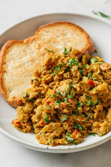 15-Minute Egg Bhurji (Anda Bhurji) - Tea for Turmeric Anda Bhurji, Healthy Ramadan Recipes, Easy Iftar Recipes, Healthy Eating Planner, Easy Egg Breakfast, Indian Diet Recipes, Egg Bhurji, Bhurji Recipe, Easy Egg Recipes