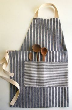 Free Apron Pattern, Apron Tutorial, Diy Apron, Handmade Gifts For Men, An Apron, Sewing Aprons, Aprons Patterns, Diy Couture, Sewing Projects For Beginners