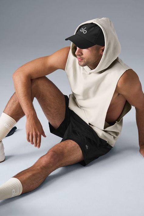 Nothing to say is something that will go under the clothes Sporty Look Men, Alo Men Outfit, Men Activewear Fashion, Best Gym Outfits Men, Men Yoga Outfit, Male Athleisure, Men Athleisure Outfits, Man Gym Outfit, Men Workout Outfits