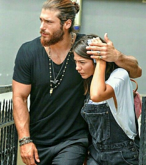 Can Divit, Sanem Aydin, Can Sanem, Bird Fashion, Scene Aesthetic, Turkish Men, Erkenci Kus, Can Yaman, Cute Couple Poses