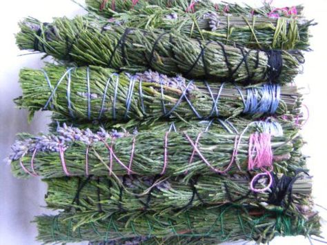 Make your own smudge stick - also includes list of herbs that can be used and their meaning Smudge Sticks Meaning, List Of Herbs, Smudging Prayer, Learn Tarot, Magia Das Ervas, Cooking Chef, Smudge Sticks, Healing Herbs, Kitchen Witch