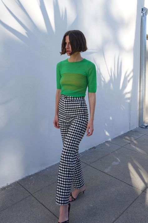 d82118376df344b0010f53909b961db3 Gingham Trend, Checkered Pants, Look Retro, Looks Street Style, Oversized Pullover, Mode Inspo, Green Shirt, Looks Style, Style Chic