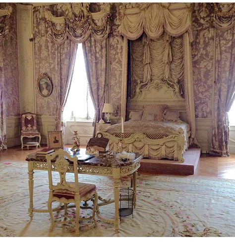 Marble House Newport, Chateau Bedroom, Purple Castle, Bedroom Furniture Uk, Castle Bedroom, Marble House, French Bedroom, Georgian Homes, Fantasy House