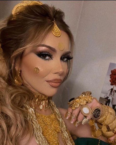 Albanian Clothing, Mirror Selfie Poses, Selfie Poses, Headdress, Dream Wedding, Make Up, Crown Jewelry, Blonde, Makeup