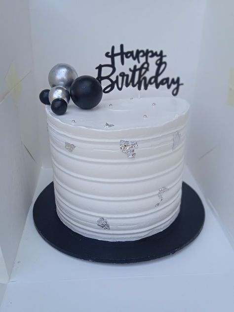 Faux Balls Cake Design, Balls On Cake Design, Happy Birthday Homme, Whip Cream Cake Design, 6inch Cake Design, Simple Whipped Cream Cake Design, 6 Inch Cake Design Birthday, Simple Birthday Cake For Men Ideas, Adult Birthday Cakes For Men