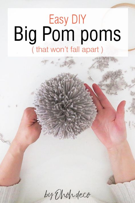 Fake Snowballs, Pompom Rug, Pompom Art, Large Pom Poms, Top Craft, Giant Yarn, Pom Crafts, Diy Pom Poms, Big Yarn