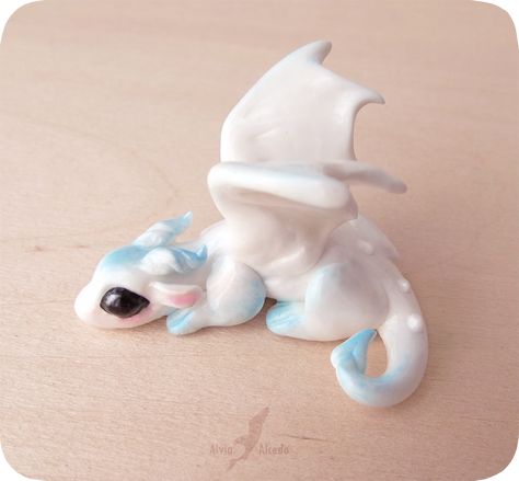 Polymer Dragon, Fimo Kawaii, Crea Fimo, Dragon Miniatures, Polymer Clay Dragon, Dragon Crafts, Clay Dragon, Polymer Clay Figures, Dragon Sculpture