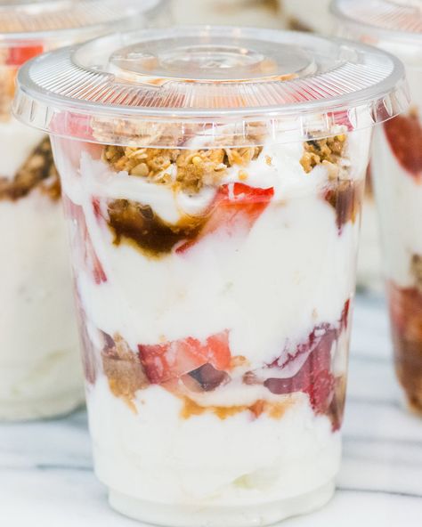 Make Ahead Parfait Cups, Yogurt Parfait Cups To Go, Home Made Parfait, Fruit Parfaits Cups, Granola Parfait Recipe, Overnight Yogurt Parfait, Yogurt Parfait Make Ahead, Diy Parfait Cups, How To Make A Parfait