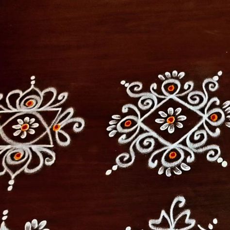 Easy muggulu by Sapna. on Instagram: "Daily use muggulu 😍" Small Muggulu Easy, Small Rangoli Design For Daily, Daily Rangoli Designs Easy, Simple Muggulu Designs, Muggulu Design Simple, White Rangoli, Margali Kolam, Simple Rangoli With Dots, Simple Art Designs