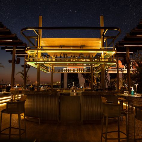 9 Best Rooftop Bars in Cairo Egypt Restaurant, Rooftop Bar Design, Cairo Hotel, Hotel Rooftop Bar, Rooftop Restaurant Design, Carlton Hotel, Best Rooftop Bars, Sky Bar, Rooftop Bars