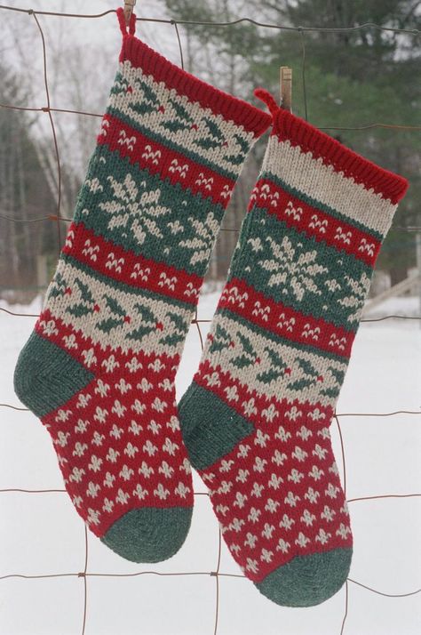 Christmas Stocking Pattern Free, Circular Knitting Patterns, Knitted Christmas Stocking Patterns, Stocking Pattern Free, Socks Ideas, Crochet Stocking, Christmas Stocking Kits, Trendy Socks, Holly Christmas