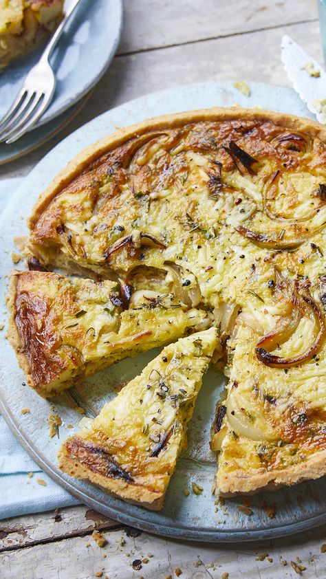 A round board on which a baked cheese and onion quiche sits, with a slice cut for serving. Cheese And Onion Quiche, Christmas Leftovers Recipes, Onion Quiche, Vegetable Tart, Christmas Leftovers, Roasted Onions, Quiche Recipe, Bbc Food, Quiche Recipes