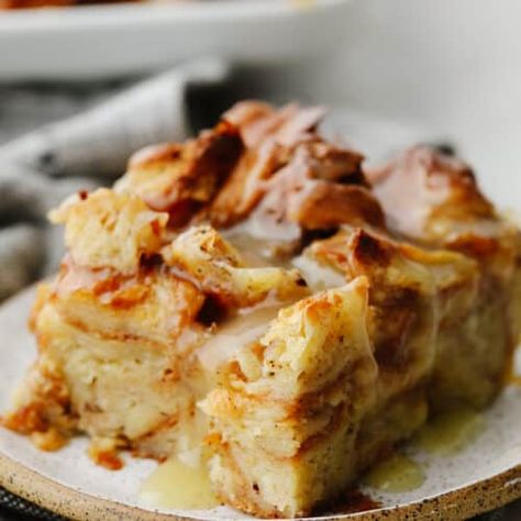 Croissant Bread Pudding - The Recipe Critic Bread Pudding With Croissants, Ham And Cheese Casserole, Croissant Bread Pudding, Apple Bread Pudding, Magnolia Bakery Banana Pudding, Coconut Banana Bread, Banana Pudding Desserts, Traditional French Recipes, Croissant Bread