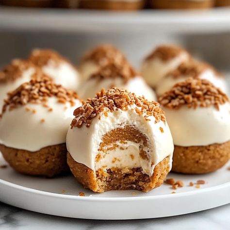 Bake Off Recipes Dessert, Fall Decor Thanksgiving, Fun Fall Party Food, Fall Dessert Ideas For Party, Fall Dessert Recipes Easy Sweet Treats, Cute Halloween Dinner Ideas, No Bake Cheesecake Balls Recipes, Quick And Easy Fall Treats, Easy No Bake Pumpkin Cheesecake Balls