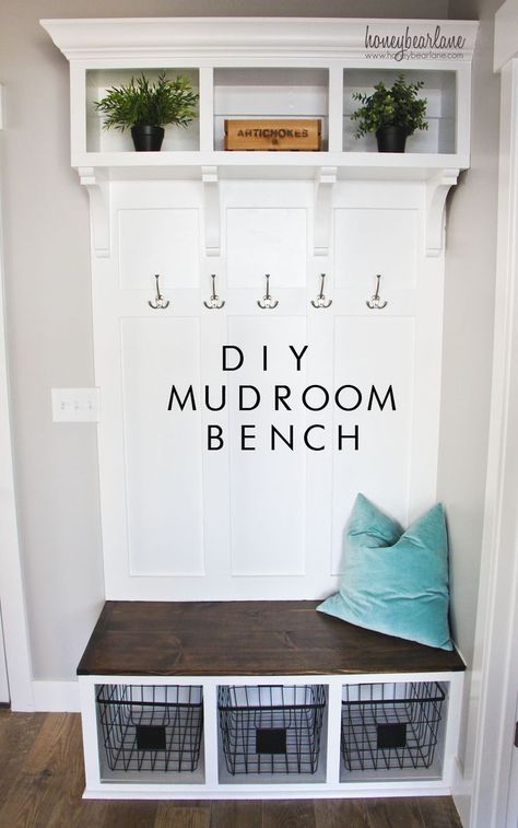 DIY Mudroom Bench #diy #diyprojects Tiny Foyer, Furniture Entryway, Ikea Entryway, Ideas Entryway, Diy Mudroom, Foyer Ideas, Mudroom Entryway, Diy Mudroom Bench, Mud Room Storage