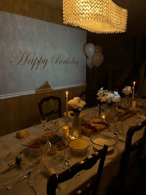 Cute Birthday Dinner, Birthday Dinner Ideas, Surprise Birthday Decorations, Bday Dinner, Happy Birthday Decor, Birthday Ideas For Her, Birthday Dinner Party, Cute Birthday Ideas, Bday Party Theme