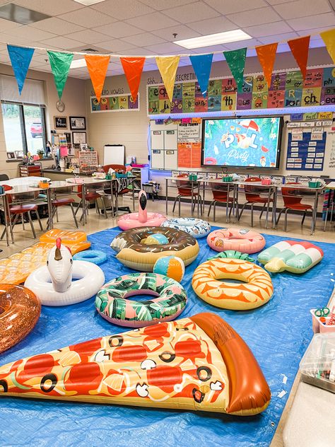 Classroom Pool Party Ideas, Classroom Parties Ideas, Trendy Classroom Ideas, Fun Class Party Ideas, Room Transformations Elementary, 1 Grade Classroom Decoration, School Themes Ideas, Pool Party Classroom Theme, Classroom Transformation Ideas Kindergarten