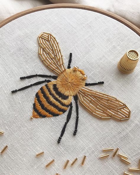 Honey Bee by Divya Nandani on instagram @atelierdivya 🍯🐝 🍯  #embroidery #beeembroidery #embroideredbee #embroideryart #beadembroidey #animalembroidery #goldembroidery #insectembroidery #bee #honeybee #handstitched #goldbee ©️Divya Nandani Gold Work Embroidery, Bee Embroidery, 자수 디자인, Sewing Embroidery Designs, Hand Embroidery Art, Hand Embroidery Stitches, Embroidery Craft, Hand Embroidery Patterns, Embroidery Inspiration