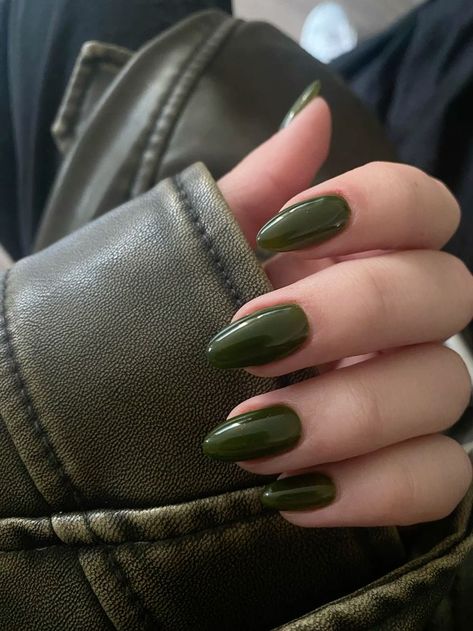 Short Almond Dark Green Nails, Green N Black Nails, Almond Nails Olive Green, Green Nails Inspo Aesthetic, Nails 2024 Green, Green Nails 2024, Plain Green Nails, Almond Nails Dark Green, Dark Green Nails Almond