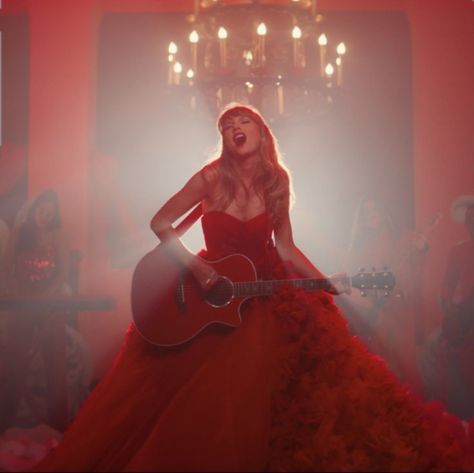 Taylor Swift Red Album, Loving Him Was Red, Red Wedding Dress, Chris Stapleton, Estilo Taylor Swift, Taylor Swift Music, All About Taylor Swift, K Wallpaper, Taylor Swift Red