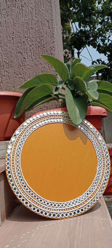 Clay And Mirror Art Design, Simple Lippan Art Mirror, Kalash Lippan Art, Lippan Art Stencil, Mdf Board Mirror Art, Lippon Art With Mirror, Welcome Home Lippan Art, Lippan Art With Mirror In Center, Mandala Art Home Decor