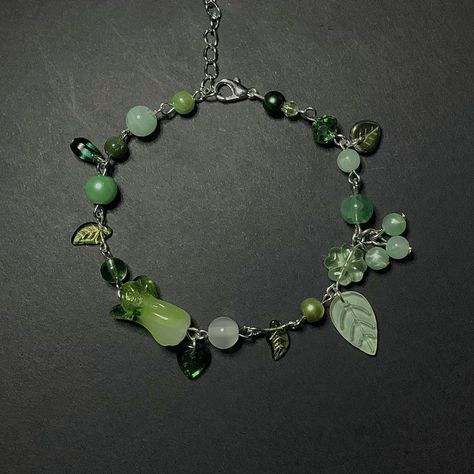 Fantasy Inspired Jewelry, Green Beaded Bracelets, Earthy Jewelry, Fairy Jewelry, Jewelry Accessories Ideas, Funky Jewelry, Diy Crafts Jewelry, Beads And Wire, Bead Jewellery