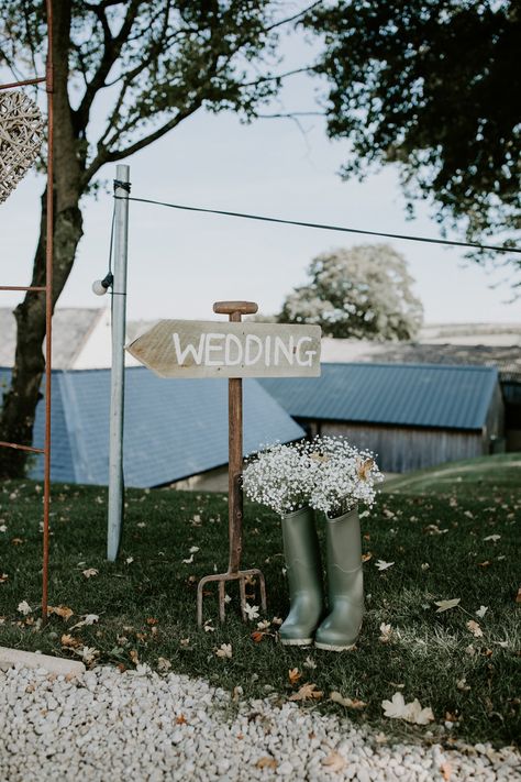 Rustic Wooden Wedding Signs, Outdoor Country Wedding, Rustic Farm Wedding, Country Style Wedding, Wooden Wedding Signs, Whimsical Wonderland Weddings, Marquee Wedding, Wooden Wedding, Outdoor Wedding Venues