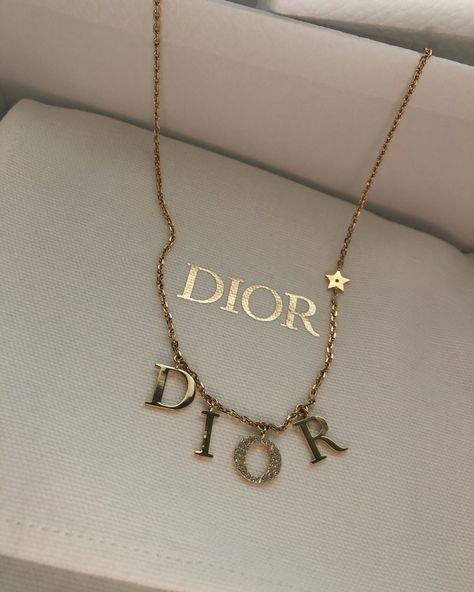 Christian Dior Necklace Bracelet Dior, Ig Bio, Dior Necklace, Preppy Jewelry, Expensive Jewelry Luxury, Luxe Jewelry, Dior Jewelry, Jewelry Accessories Ideas, Dope Jewelry