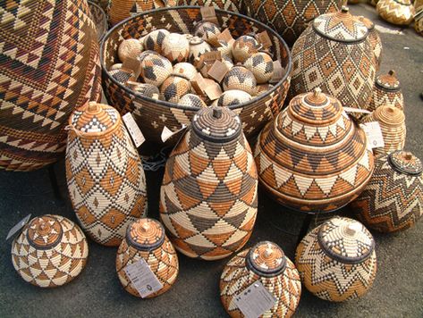 Africa | Baskets for sale at the market in Johannesburg.  South Africa | © Solly van Staden South African Crafts, Nancy Crow, African Woven Basket, Halloween Crafts Preschool, South African Art, African Crafts, African Market, Basket Crafts, Port Elizabeth