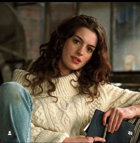 Maggie Murdock, Anne Hathaway, 가을 패션, Gilmore Girls, Role Models, Wavy Hair, Hair Goals, Pretty Woman, New Hair