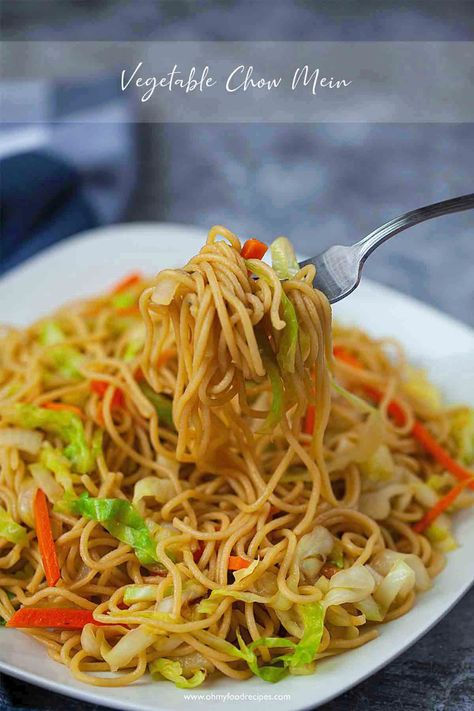 Low Mein Recipe, Vegetable Chow Mein Recipe, Chinese Chow Mein Recipe, Homemade Chow Mein, Chow Mein Recipe Vegetable, Stir Fry With Vegetables, Stir Fried Noodles, Noodles Stir Fry, Vegetable Chow Mein