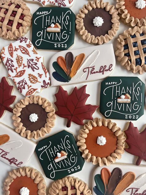 Thanksgiving Cookies Kids, Thanksgiving Cookies Decorated, Cookies Thanksgiving, Fall Decorated Cookies, No Bake Sugar Cookies, Custom Sugar Cookies, Royal Iced Cookies, Sugar Cookie Royal Icing, Thanksgiving Cookies