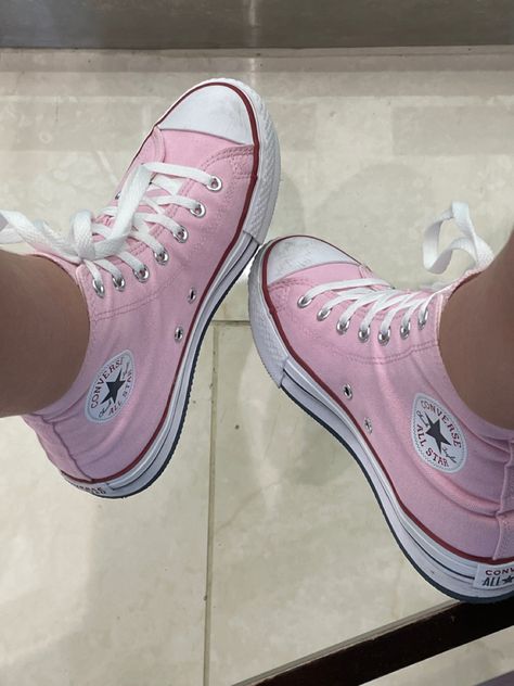 pink Boty Converse, Zapatillas All Star, Cute Converse, Converse Pink, Trendy Shoes Sneakers, Dr Shoes, Preppy Shoes, Pretty Shoes Sneakers, Pink Converse