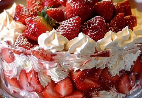 Southern Strawberry Punch Bowl Cake Punch Bowl Cake Recipe Strawberry, Strawberry Punch Bowl Cake Angel Food, Southern Strawberry Punch Bowl Cake, Punch Bowl Cake Recipe Easy, Punchbowl Cakes, Punchbowl Cake, Strawberry Punch Bowl Cake, Punch Bowl Cake Recipe, Sara Lee Pound Cake