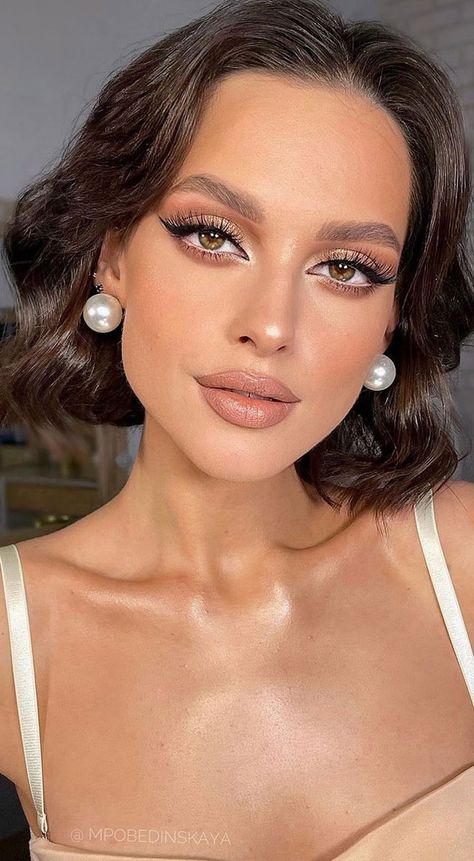 32 Radiant Makeup Looks to Make You Glow on Your Big Day : Soft & Light Look with Half Up Subtle Eye Makeup, Short Hair Makeup, Gorgeous Bridal Makeup, Romantic Wedding Makeup, Big Eyes Makeup, Romantic Makeup, Wedding Makeup Ideas, Wedding Makeup For Brown Eyes, Engagement Makeup