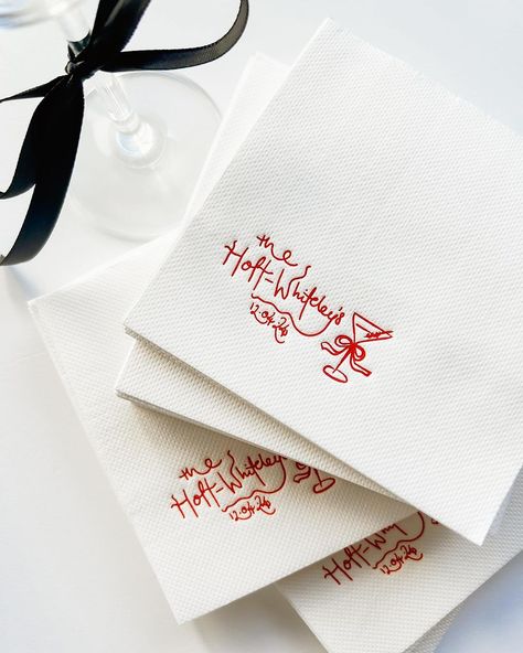 Fun Cocktail Napkins, Engagement Cocktail Napkins, Personalised Wedding Napkins, Napkin Designs Ideas, Birthday Plate Ideas, White Birthday Party Decorations, Engagement Party Cocktail Napkins, Reception Party Ideas, Bar Decor Ideas