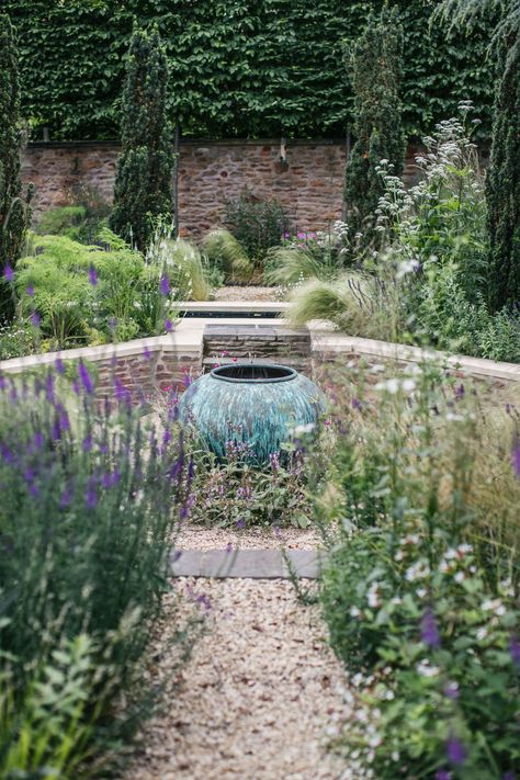 Astilbe Focal Points In Gardens, Boxwood Parterre, French Garden Ideas, Modern Courtyard Garden, Landscaping Around House, Naturalistic Garden, Modern Courtyard, Antique Urn, Small Courtyard Gardens