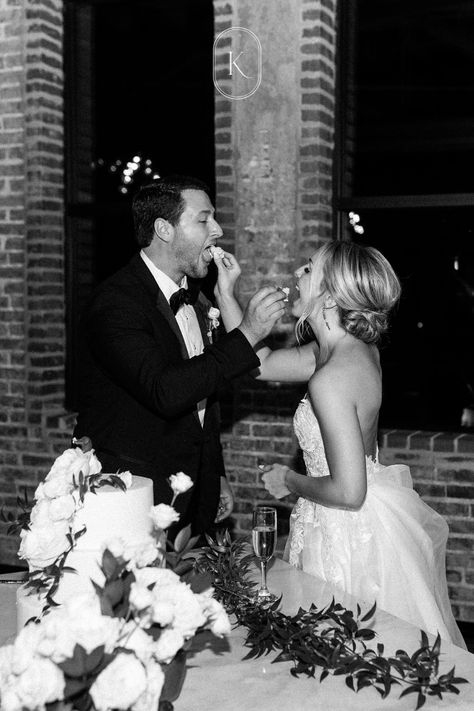 Cake Wedding Pictures, Wedding Photos After Ceremony, Wedding Photo Ideas Black And White, Wedding Cake Photography Photo Ideas, Wedding Cake Eating Pictures, Wedding Reception Detail Photos, Wedding Cake Pictures Couple, Wedding Photo Ideas Inside, Must Get Wedding Photos