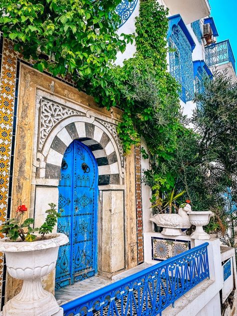 5 must-see places in Sidi Bou Said that will leave you in awe! Sidi Bou Said, Photo Background Editor, White Building, Carthage, Castle Ruins, Clear Blue Sky, Place Of Worship, Architectural Features, Travel Lifestyle