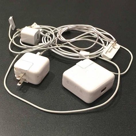 How To Tell Which Apple Charger To Use With Your iPhone/iPad/iPod/Watch Iphone Charger Cord, Ipad Charger, Apple Charger, Apple Mobile, Charger Cord, Apple Phone Case, Apple Laptop, Laptop Charger, Apple Watch Models