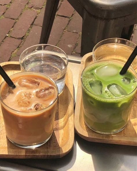 Drinks Aesthetic, Iphone Pink, Matcha Drink, Iced Matcha Latte, Magsafe Charger, Coffee Shop Aesthetic, Coffee Obsession, Iced Matcha, Summer Lunch