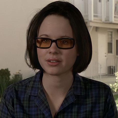 Enid Ghost World, Thora Birch, World Aesthetic, Ghost World, Ghost, Sunglasses